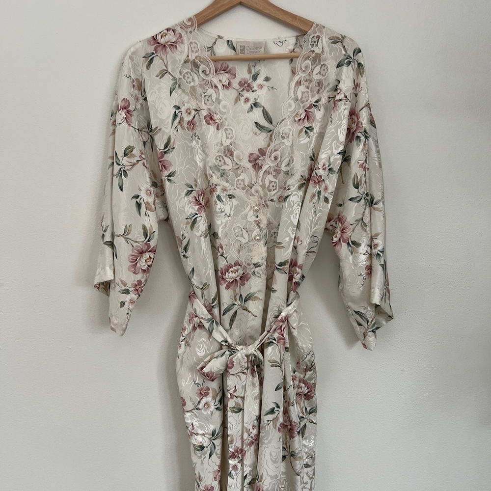 Vintage Cream Floral Robe